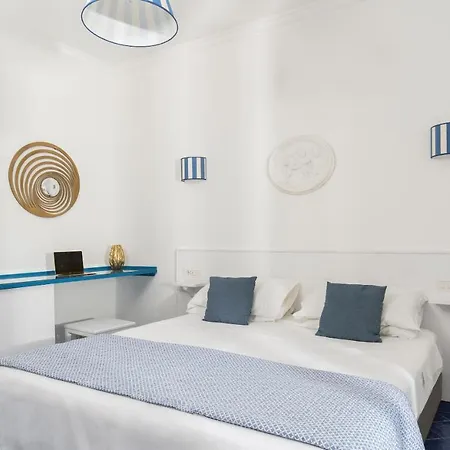 Monte Solaro Oda ve Kahvaltı 4*