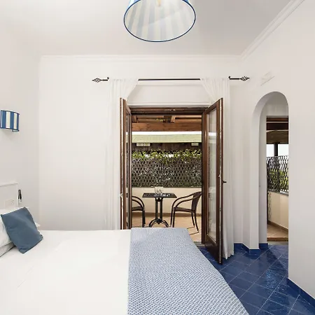 Monte Solaro Oda ve Kahvaltı 4*